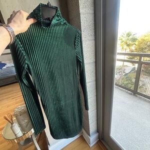 Revolve Green Velvet Long Sleeve Dress